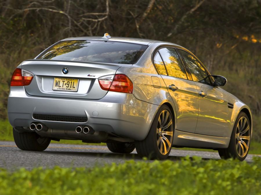  BMW M3 Sedan 2008 года  (US) (фото 6 из 16)